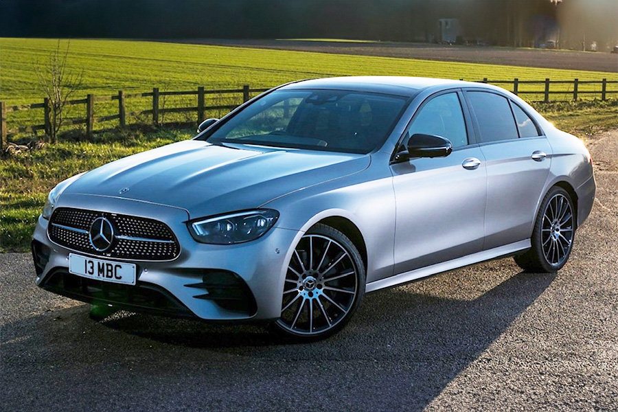 luxury airport transfers in a mercedes